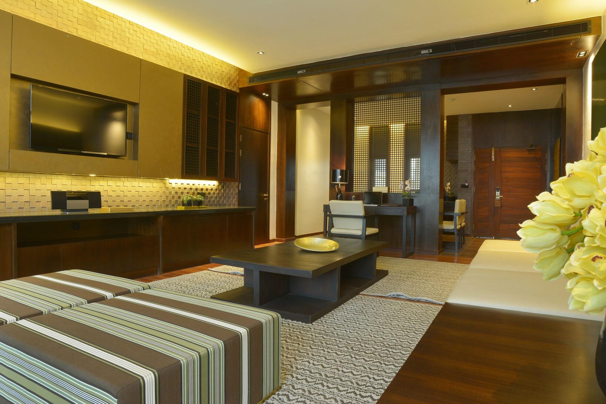 Emerald Palace Hotel Naypyidaw Bagian luar foto