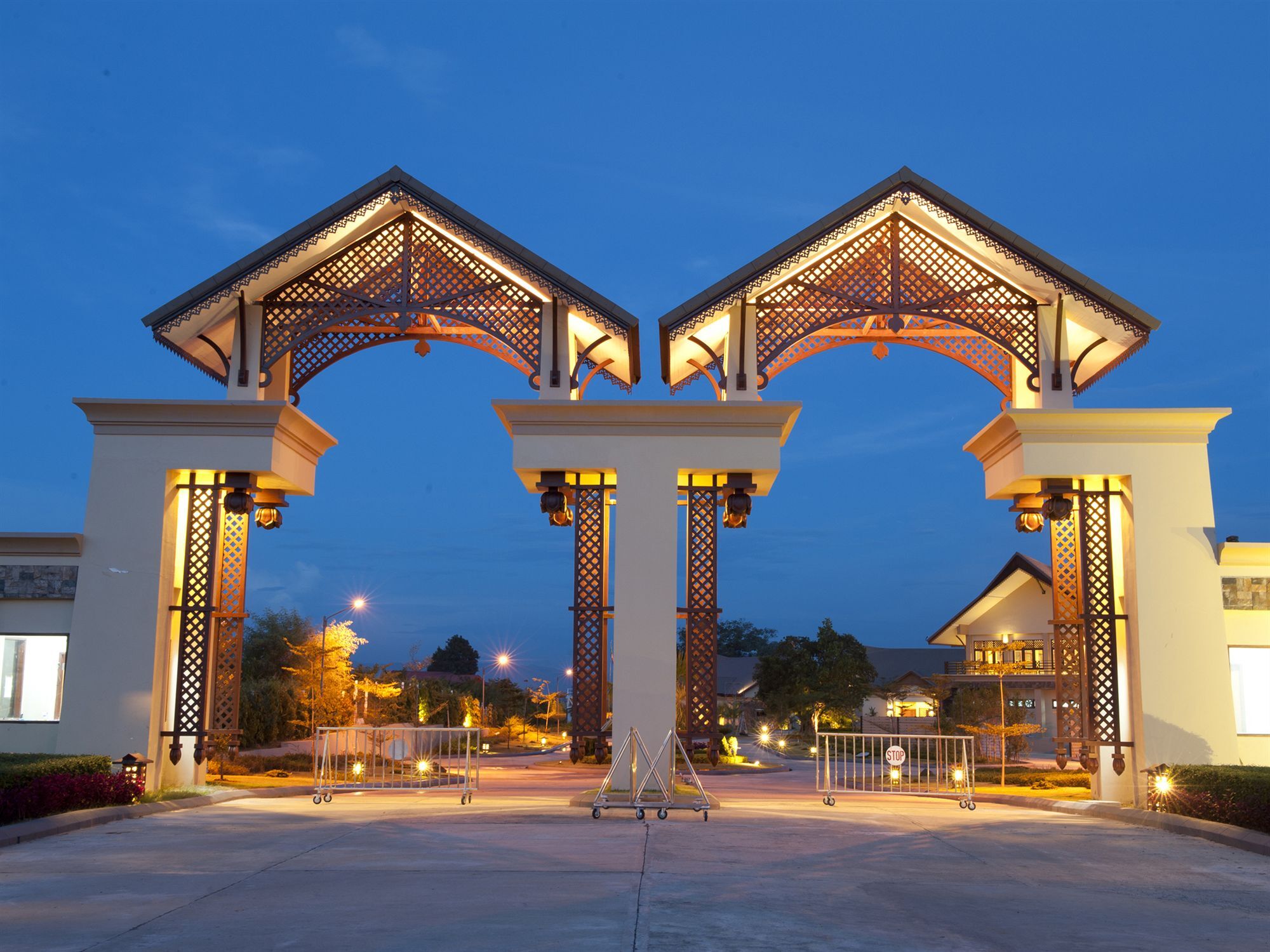 Emerald Palace Hotel Naypyidaw Bagian luar foto